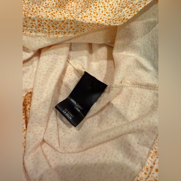 NWOT Saks 5th Avenue Made in Italy 🇮🇹 Large T-Shirt, 100% cotton - Picture 4 of 5